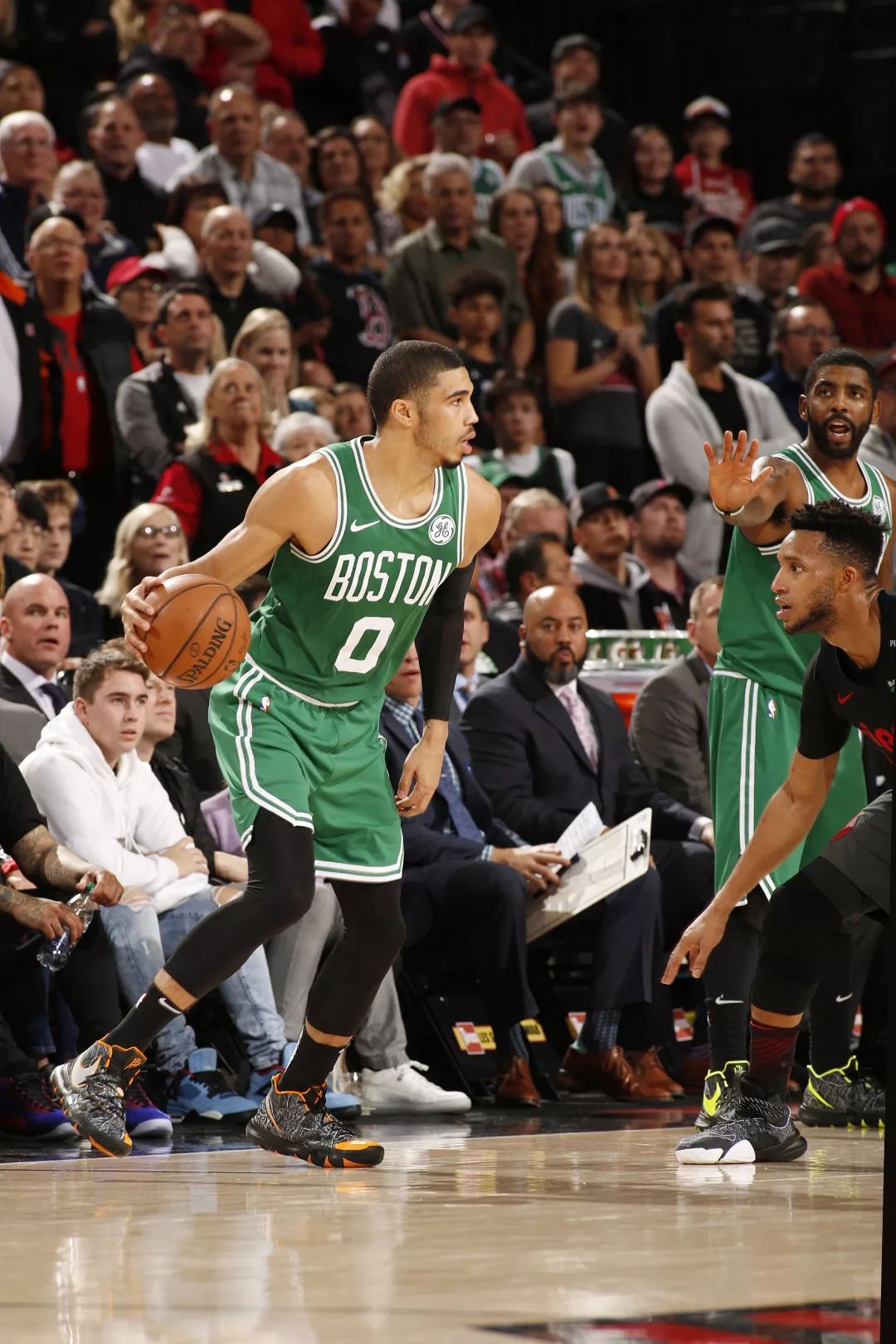 爱游戏-里程碑夜成都蓉城迎来里程碑，NBA常规赛转会期刷纪录，压力陡增，赛程密集仍需轮换的简单介绍