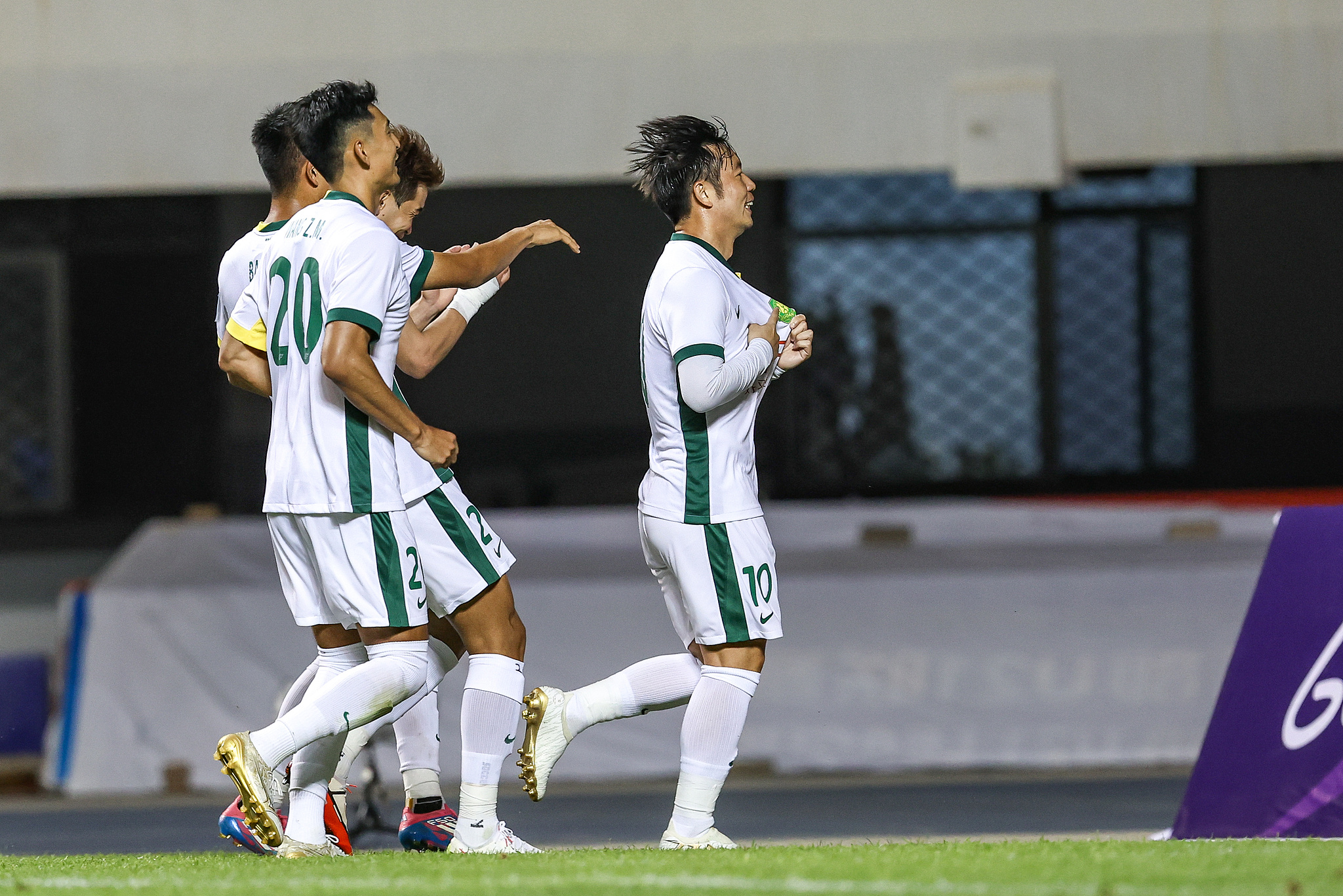 包含今晨皇家社会备战意甲，更衣室发声细节曝光，引发热议，球队文化再被提及的词条